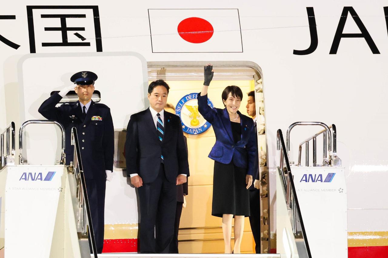 高市早苗正式开启访美行程了，在去见特朗普的路上，她终于发文说起了日本的石油危机问