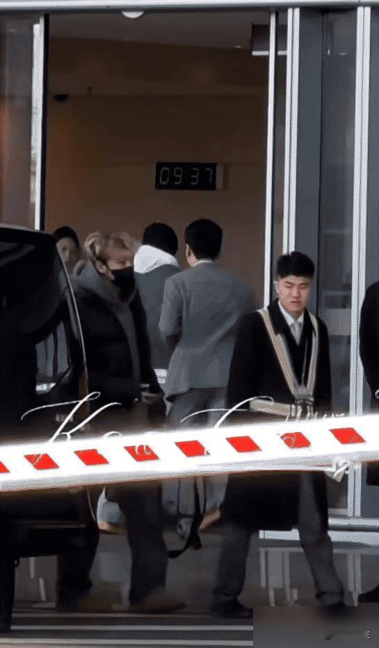 笑飞！这乒超总决赛玩的是伤病流量工具人套路？魏桥仨主力集体带伤：大头背伤刚从