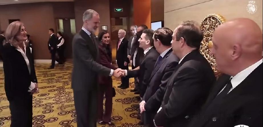 西班牙国王费利佩六世这趟时隔18年的访华之旅，还不忘给北京的西班牙侨民们送“惊喜