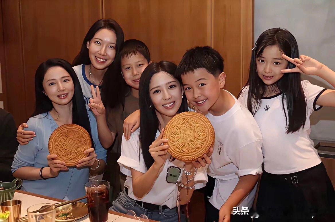 这孩子长的跟他爸爸一模一样，简直就是小版陈思诚​