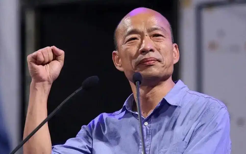 韩国瑜看到卢秀燕等蓝营大咖一个个倒下，蒋万安也岌岌可危，接下来就是“他一个人的武