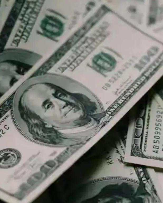 美国实际上已经破产,所谓的37万亿美元国债只是冰山一角。37万亿美元,按美国现在