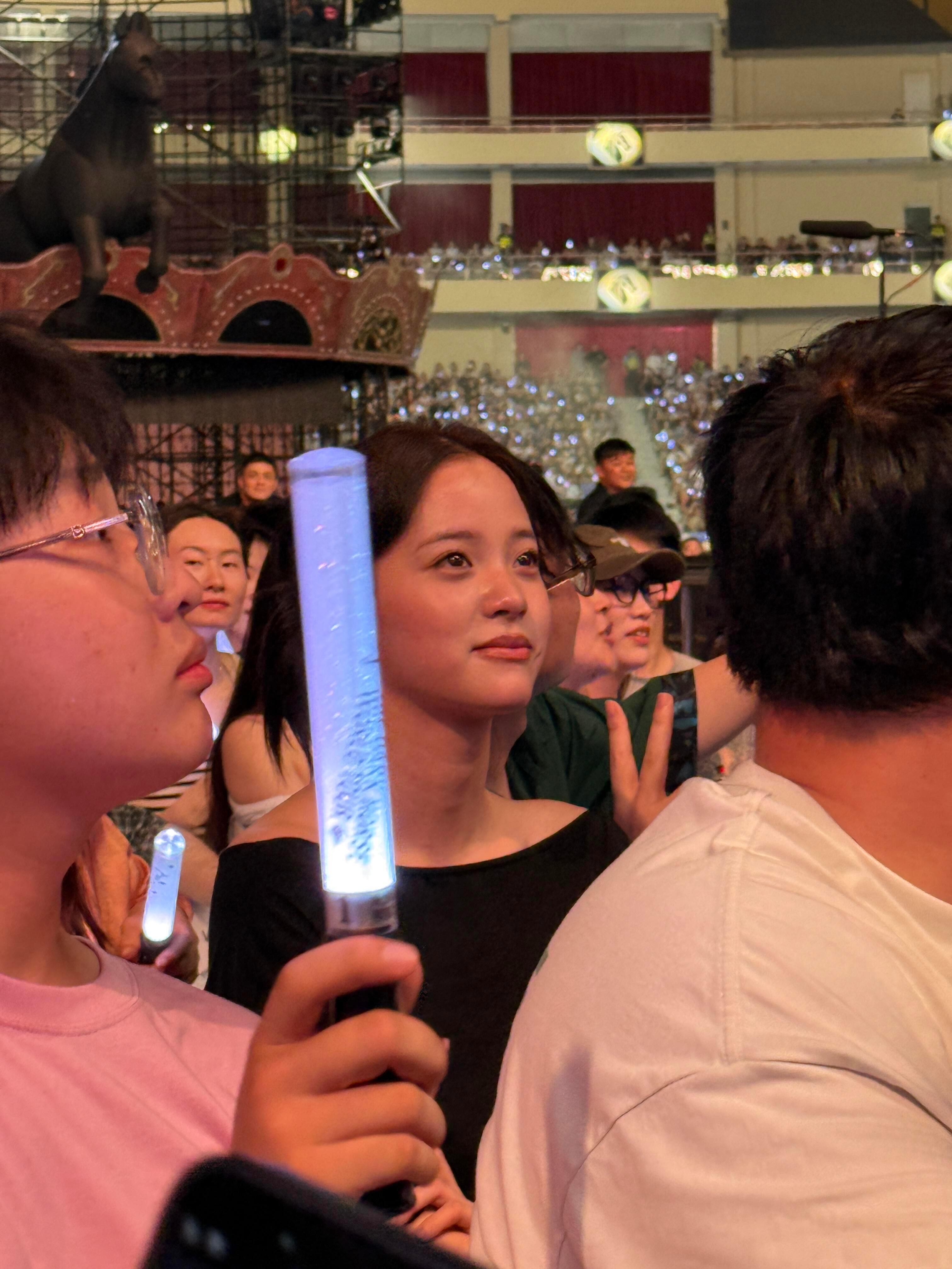 李荣浩演唱会发现了个欧阳娜娜​​​