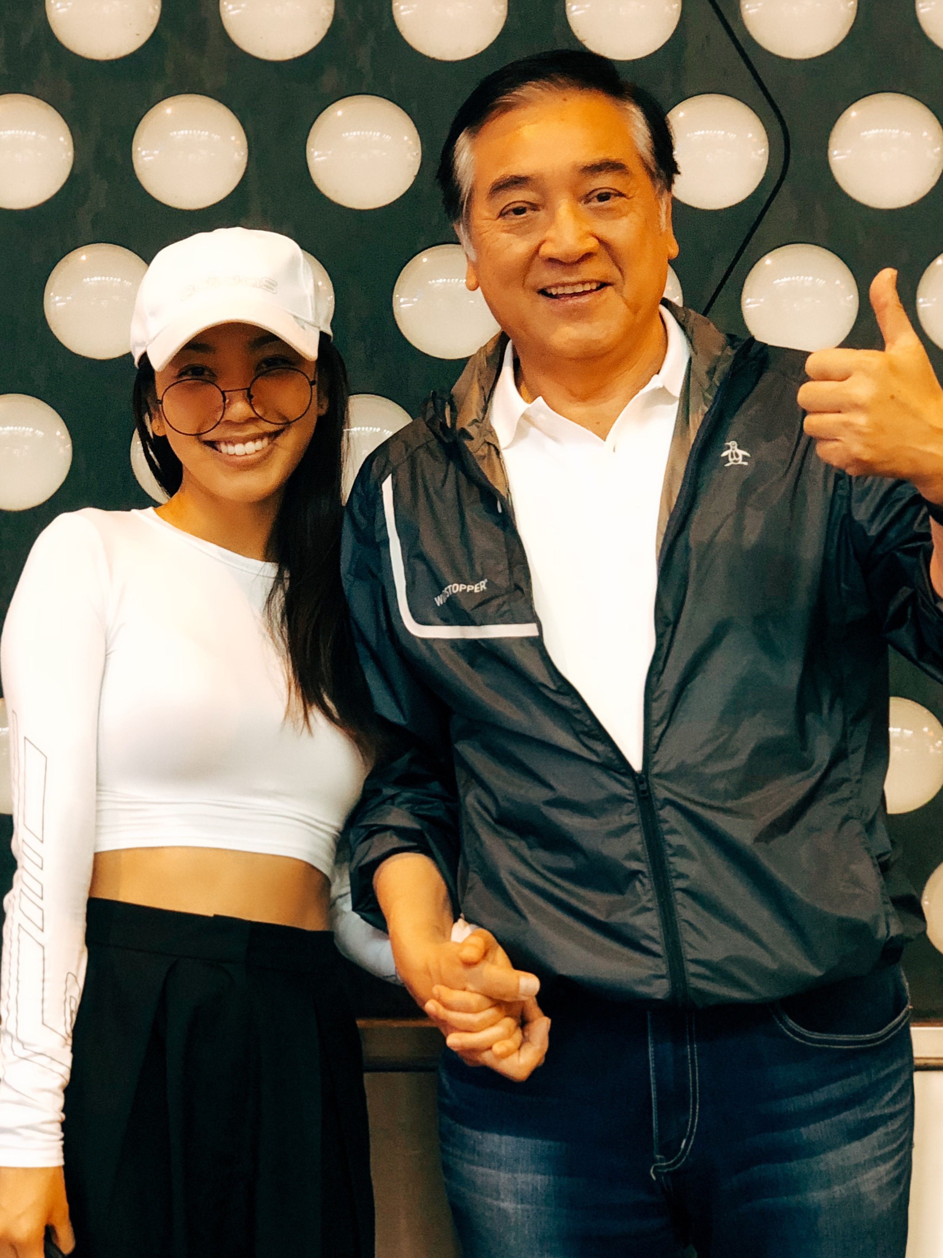 秦沛81岁生日，女儿姜丽文晒照为爸爸秦沛庆生