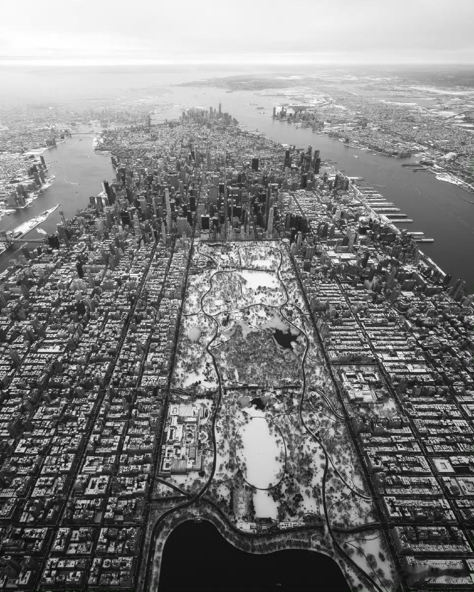 雪前雪后的纽约。