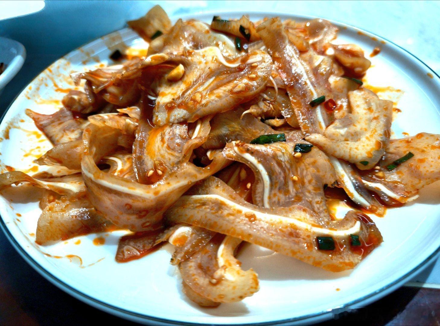眼下吃个正宗川菜，只能去青浦了。(市区貌似多是预制菜)[微笑]​