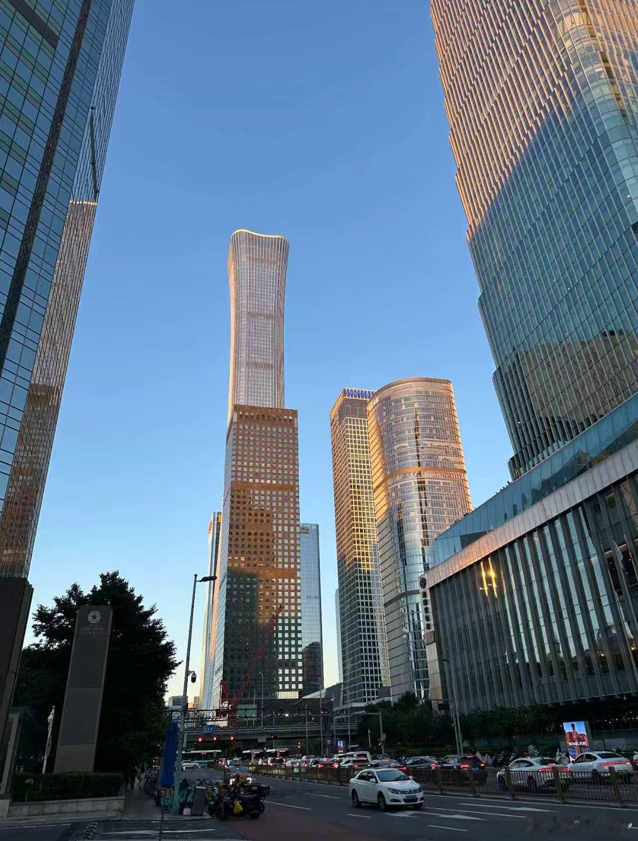 【为什么所有低门槛生意，最后都卷到一无所有？】这几年我越来越信一句话——所有没有