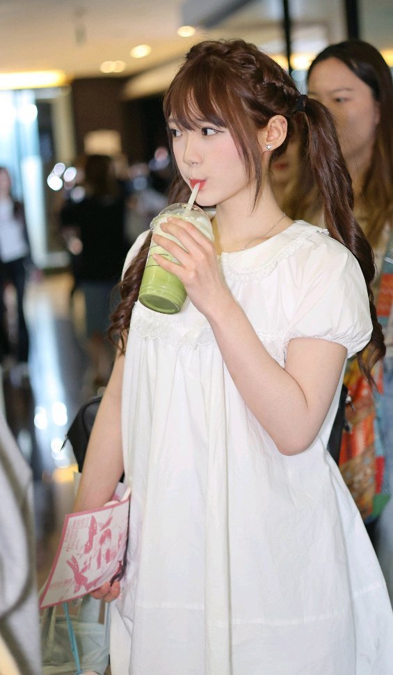 不懂就问，这是孕妇还是小偶像?为什么还有穿孕妇装的小偶像