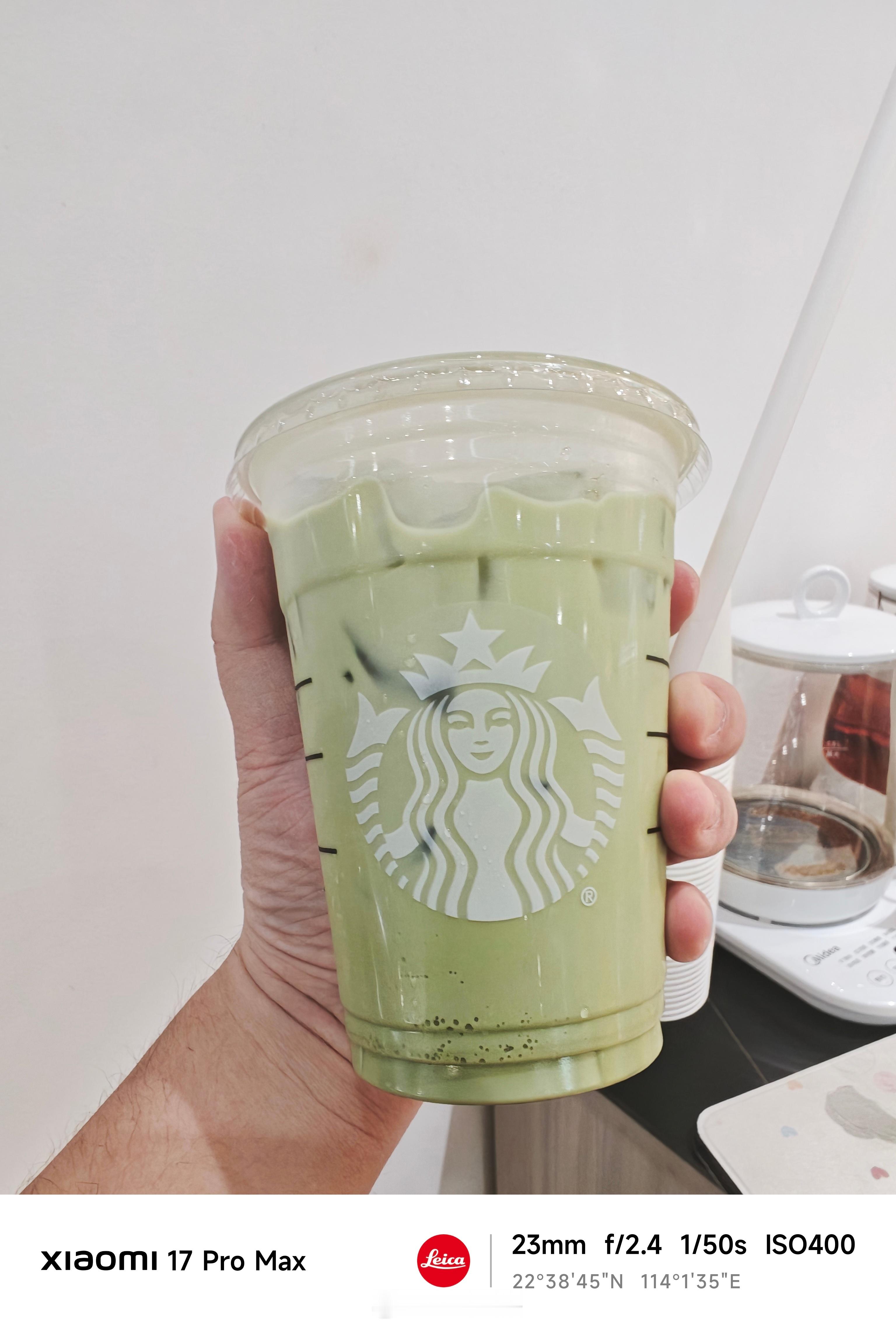 刚点了杯星巴克喝，才发现抹茶拿铁15一杯，相信9.9的星巴克不远了。。。​