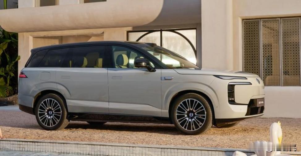 腾势N8L发布了,我来谈一谈这款六座SUV对奔驰宝马的冲击力度有多大?上市价格