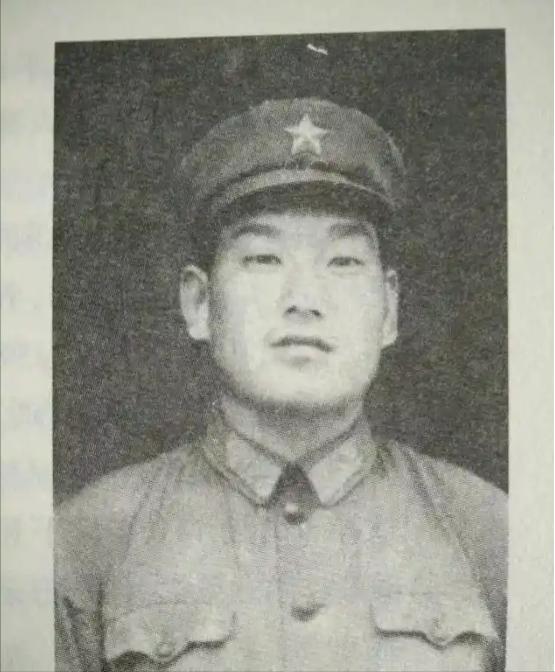 2013年，退伍军人韩维民去麻栗坡烈士陵园给战友王悦发扫墓，负责管理的张园长告诉