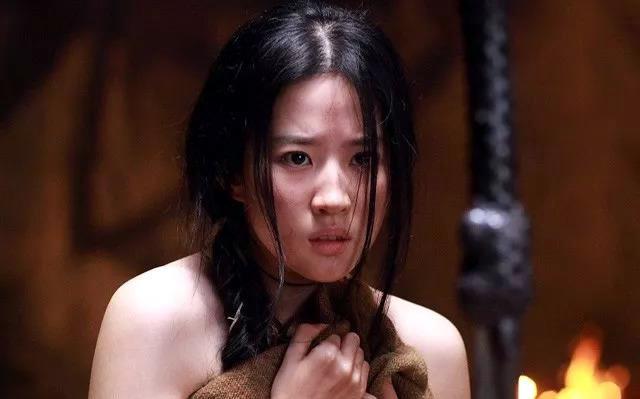 1182年，名妓严蕊被朱熹抓进大狱，狱卒扒掉了她的衣服，强迫她趴在冰冷的地砖上，