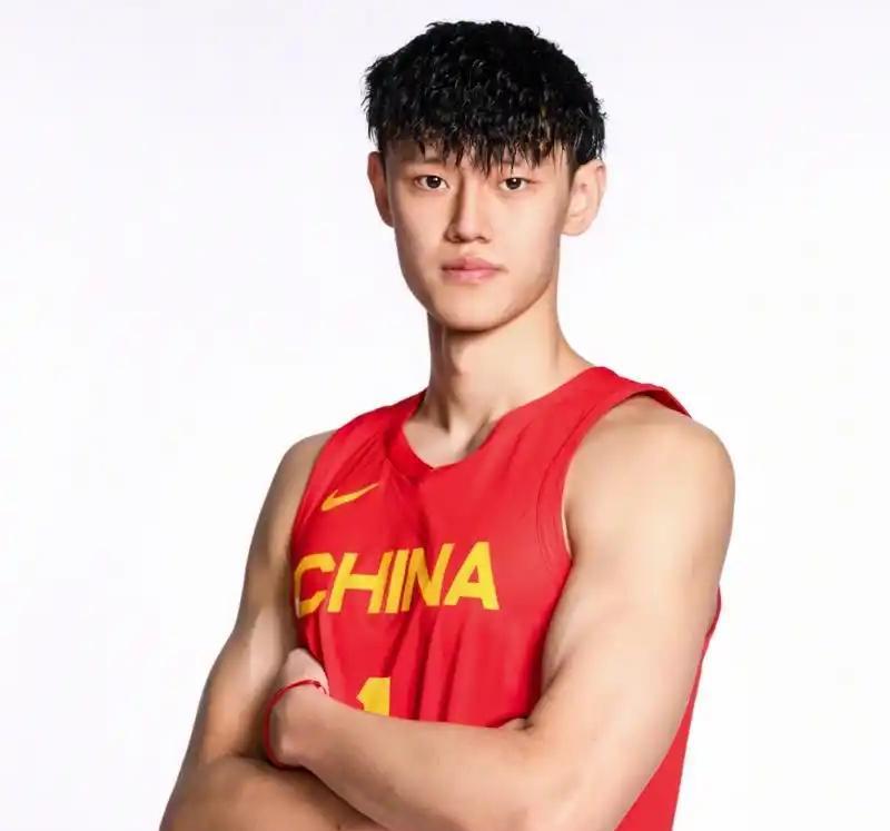 曾凡博与北京首钢签约三年后，已经宣布他的职业生涯留洋梦，从此破碎了。合同一签这意