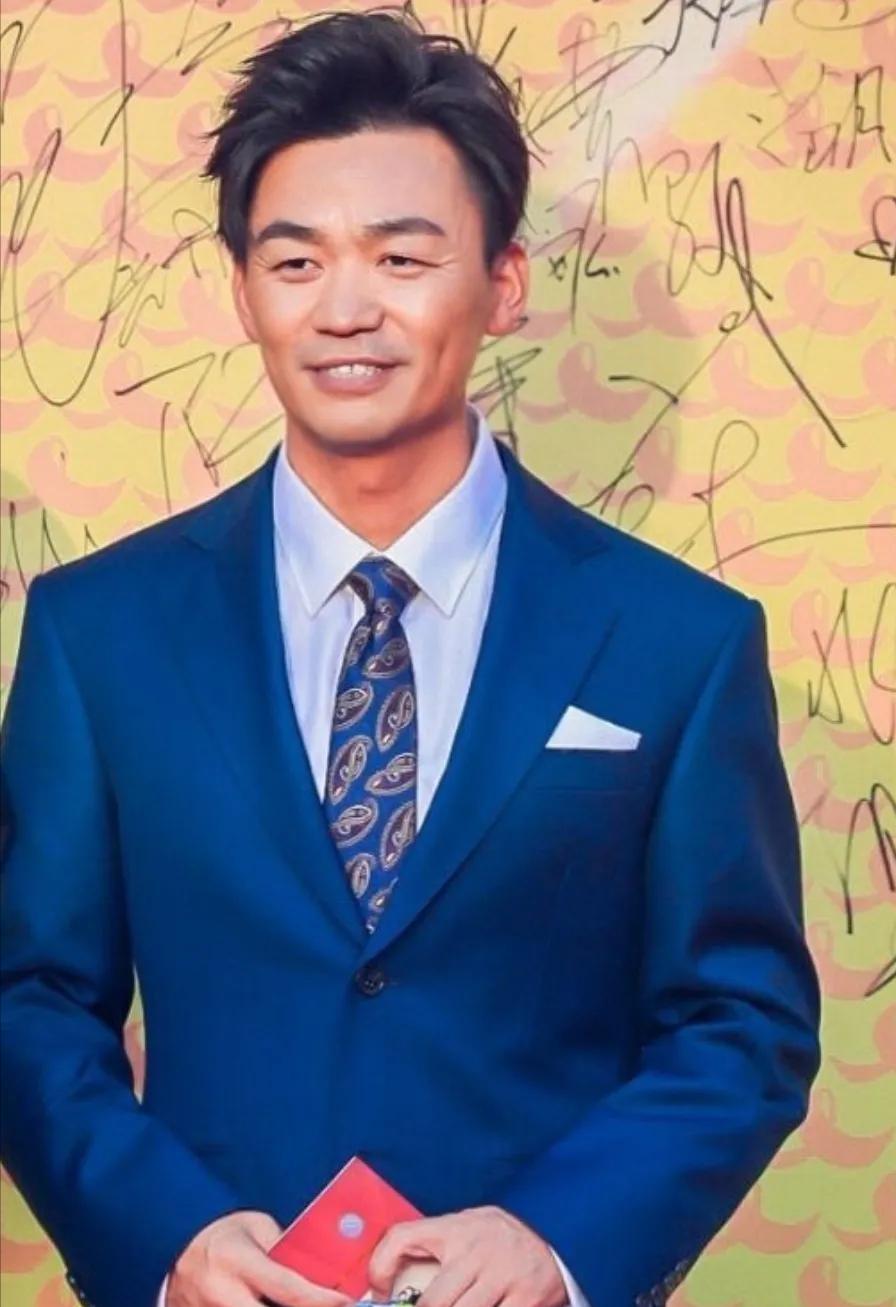 有一次，徐峥在节目中说道：“就算王宝强票房再高，我也不会用他”，时隔五年后，王宝