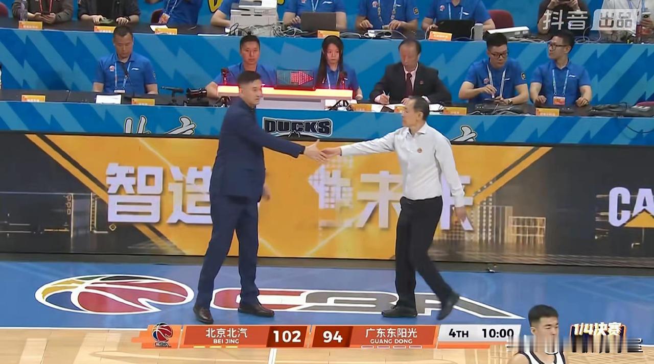 广东输给北京，真的一点也不冤！主要有四点：1、阵容厚度不如北京，论实力，北京是