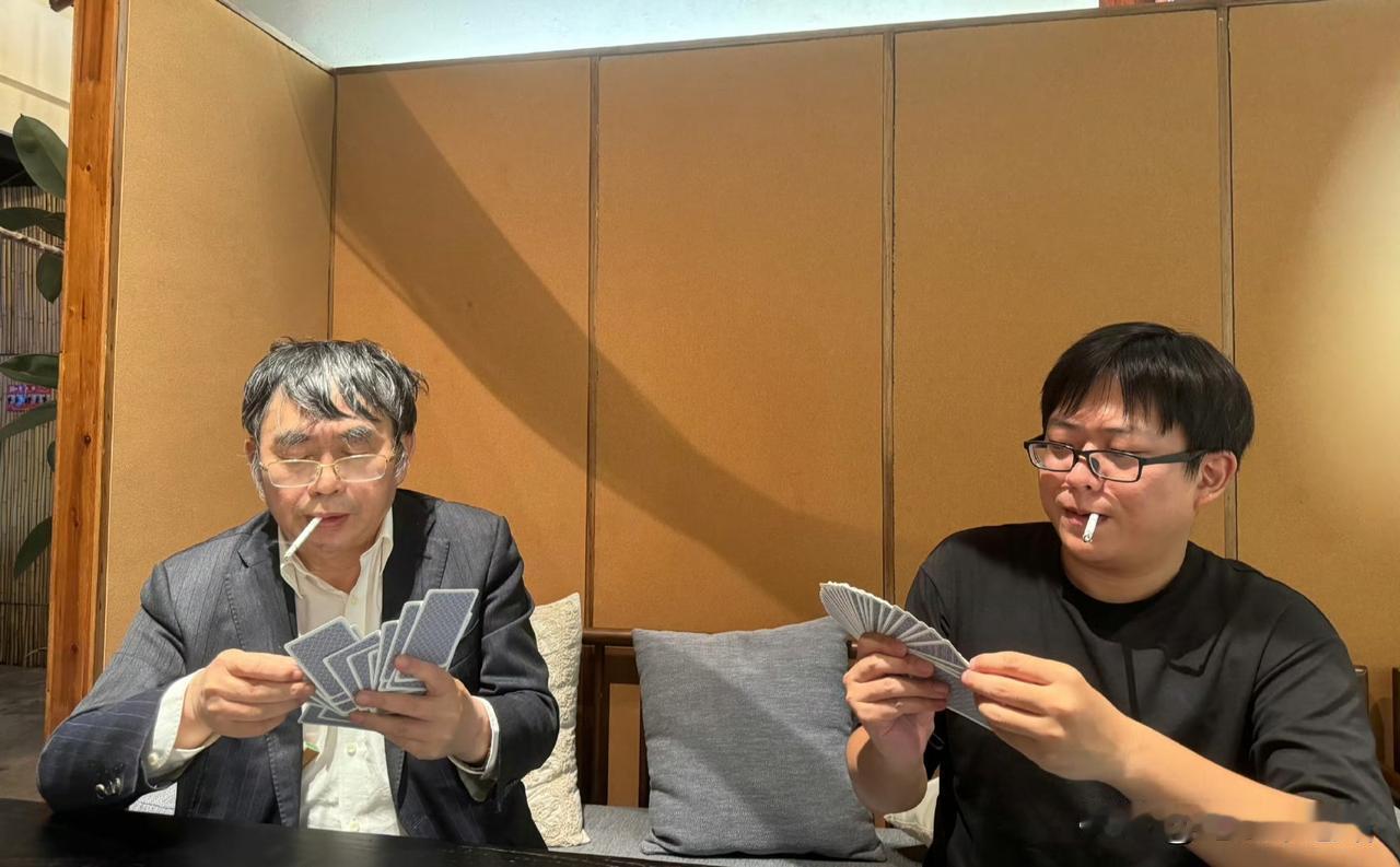 棋圣聂卫平是真的把围棋和做人刻进了骨子里！他这辈子最常跟后辈说的就是“先学做人，