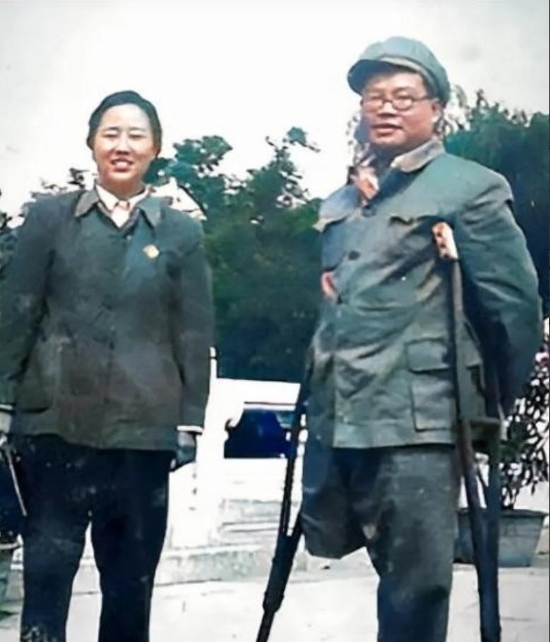 1959年，有“贵州王”之称的王家烈来到北京参加会议，毛主席见到王家烈后，便笑着