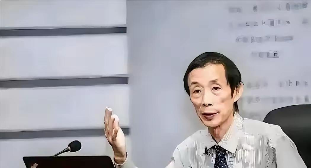 复旦的陈平教授一句话点破了天机，说我们过去几十年，从干部到教授，脑子里装了太多西