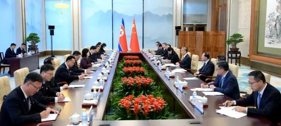 赵立坚重回外事活动，陪同王毅外长会见朝鲜外相崔善姬，这意味着什么？赵