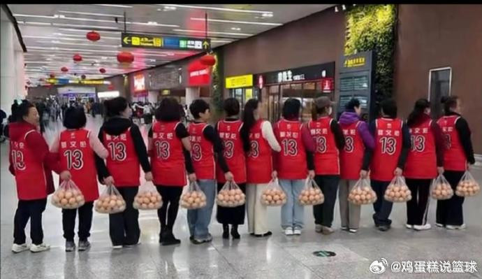 说白了，郭艾伦就是个运动员，没正紧上过几天学。这么多年看下来，球商不说，起码情商