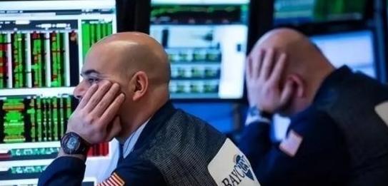 一旦中国今天清空全部6933亿美元美债，最先倒霉的就是咱们自己沿海那些工厂和几千