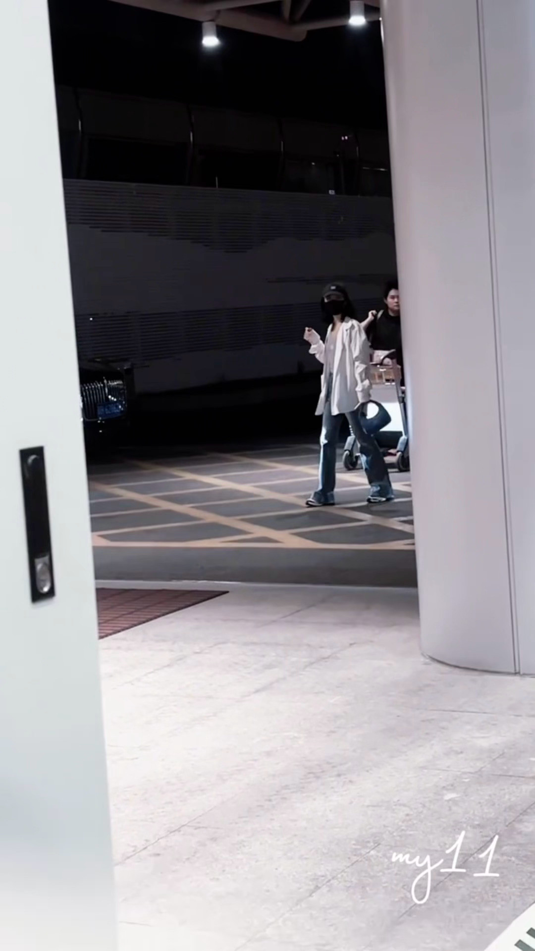 麦麦出发进组新电影《绝命循环》啦就这个无缝进组爽👊🏻赵今麦已出发进组绝命循环