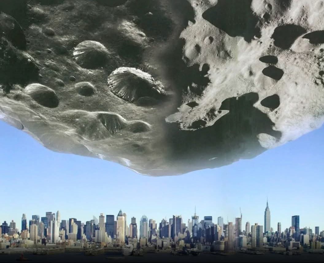 希克苏鲁伯小行星，是一颗直径约10至15公里的巨型太空岩石，它在6600万年前以