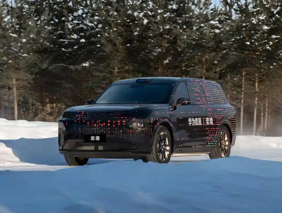 奕境首款车来了，乾崑智驾+鸿蒙座舱+乾崑车控，“满血华为”车型之一。全尺寸大六