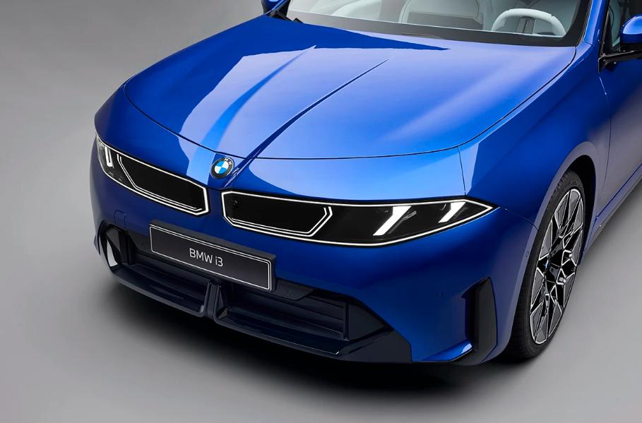 图片是宝马汽车3月18日发布的全新电动轿车BMWi3，这辆车的外观想必又会引起