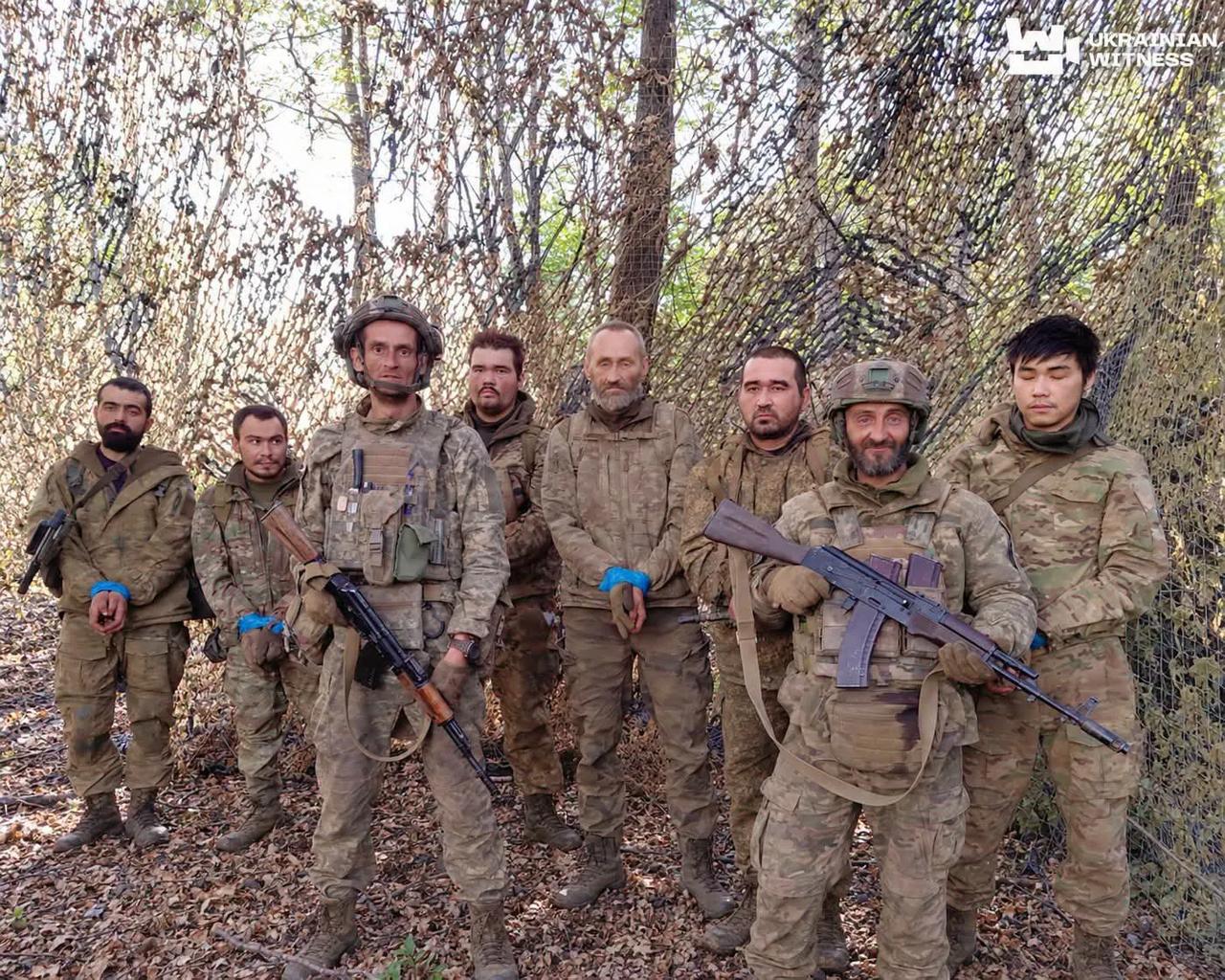 网传扎波罗热战场，乌克兰方面俘虏了一名中国籍的俄罗斯雇佣军。相信他的命运会好很