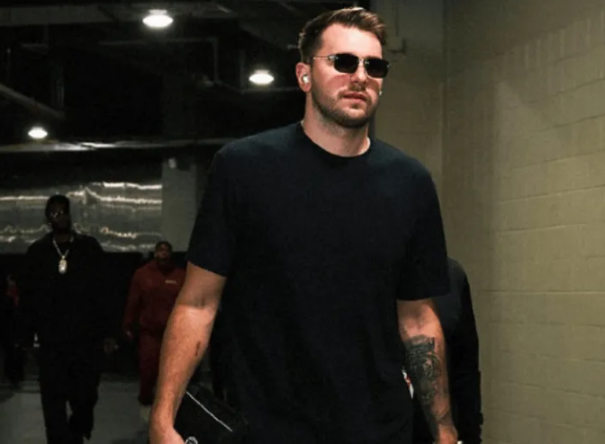 NBA常规赛，湖人以102-122不敌老鹰。赛后，据NBA记者透露，湖人未安排