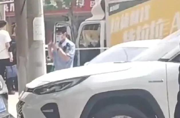 5月17日，有网民爆料，当日上午在山东省菏泽市单县发生一起令人唏嘘的事件，一名男