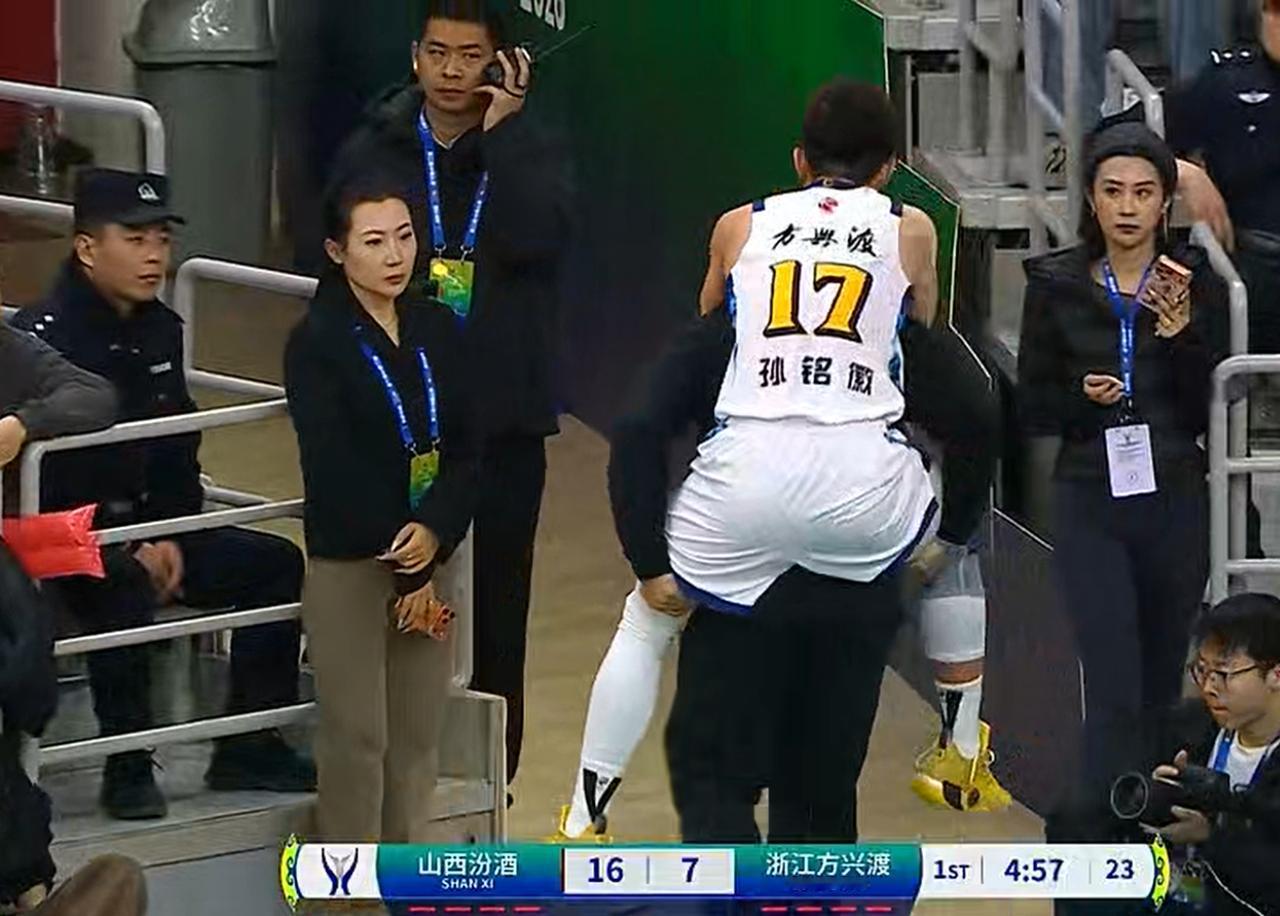 孙铭徽最新伤病情况出炉，情况不妙，恐赛季报销！CBA联赛杯半决赛，广厦队VS山