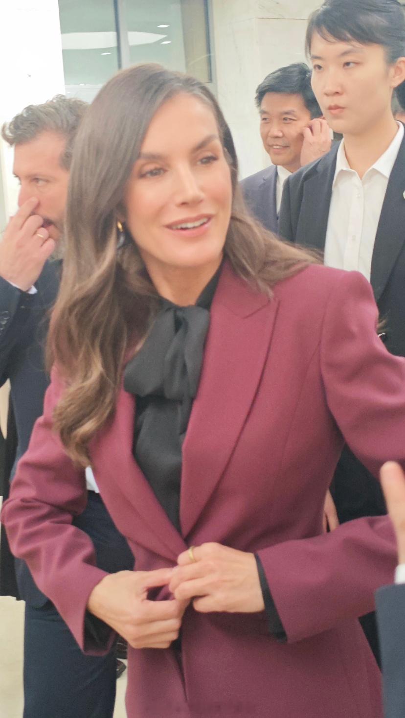 我今天是截图怪大活人莱蒂齐亚在北外，羡慕每一个见到真人的人，甚至树。