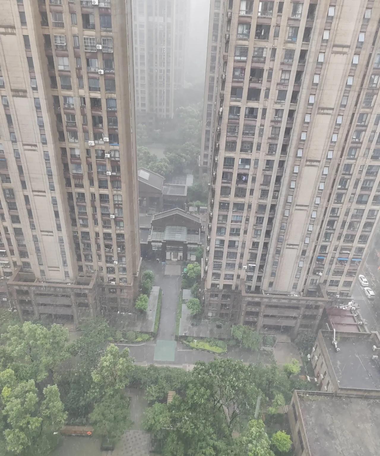 阿塞拜疆还是行动了，俄罗斯出兵4.5万人？意料之中，高加索成了下一个战场，俄罗