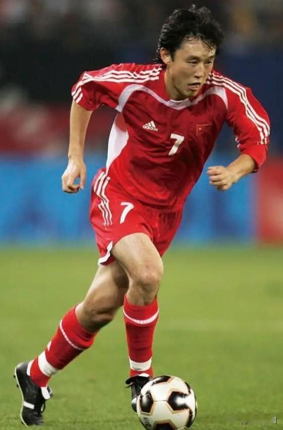 孙继海：九强赛开战前，我随万达队前往武汉参加比赛，比赛中我一拿球，就遭到武汉球迷