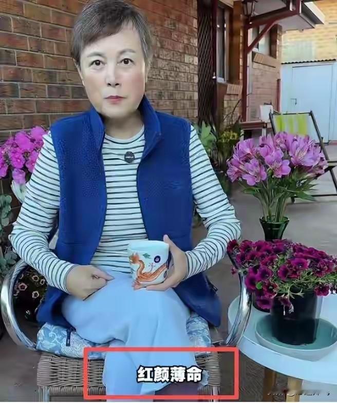 史晓燕又来凑热闹何晴刚下葬不久让人反感的一幕出现了，史晓燕公开理解许亚军。