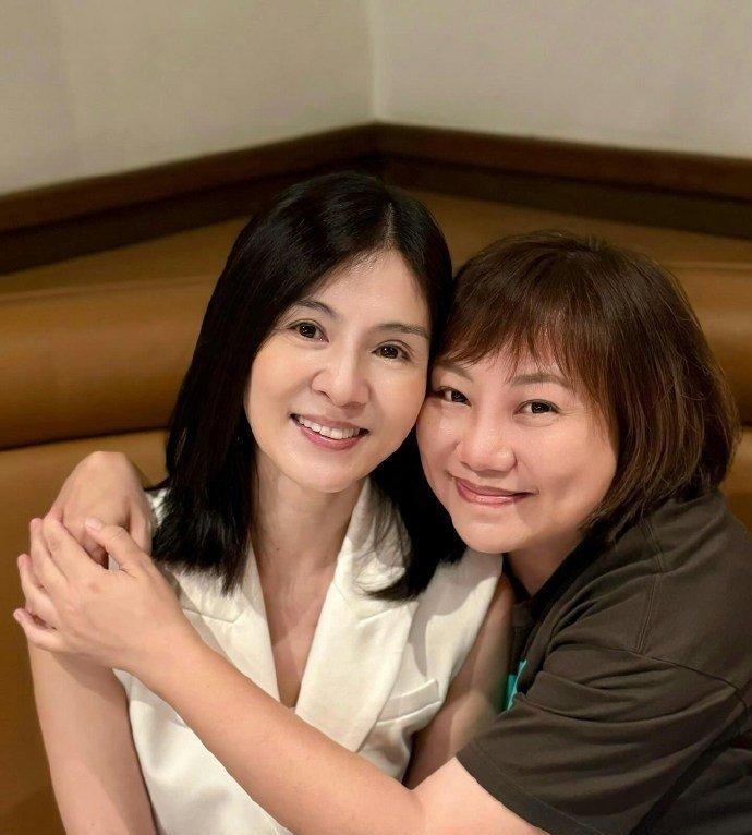 51岁杨采妮状态惊艳众人：岁月不败美人，“玉女掌门人”风采依旧近日，一组杨采妮