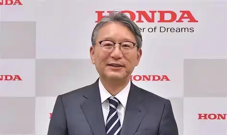 一个日本老人在上海工厂里站了快半小时，一句话没说。临走前，他转头跟旁边的人讲：“