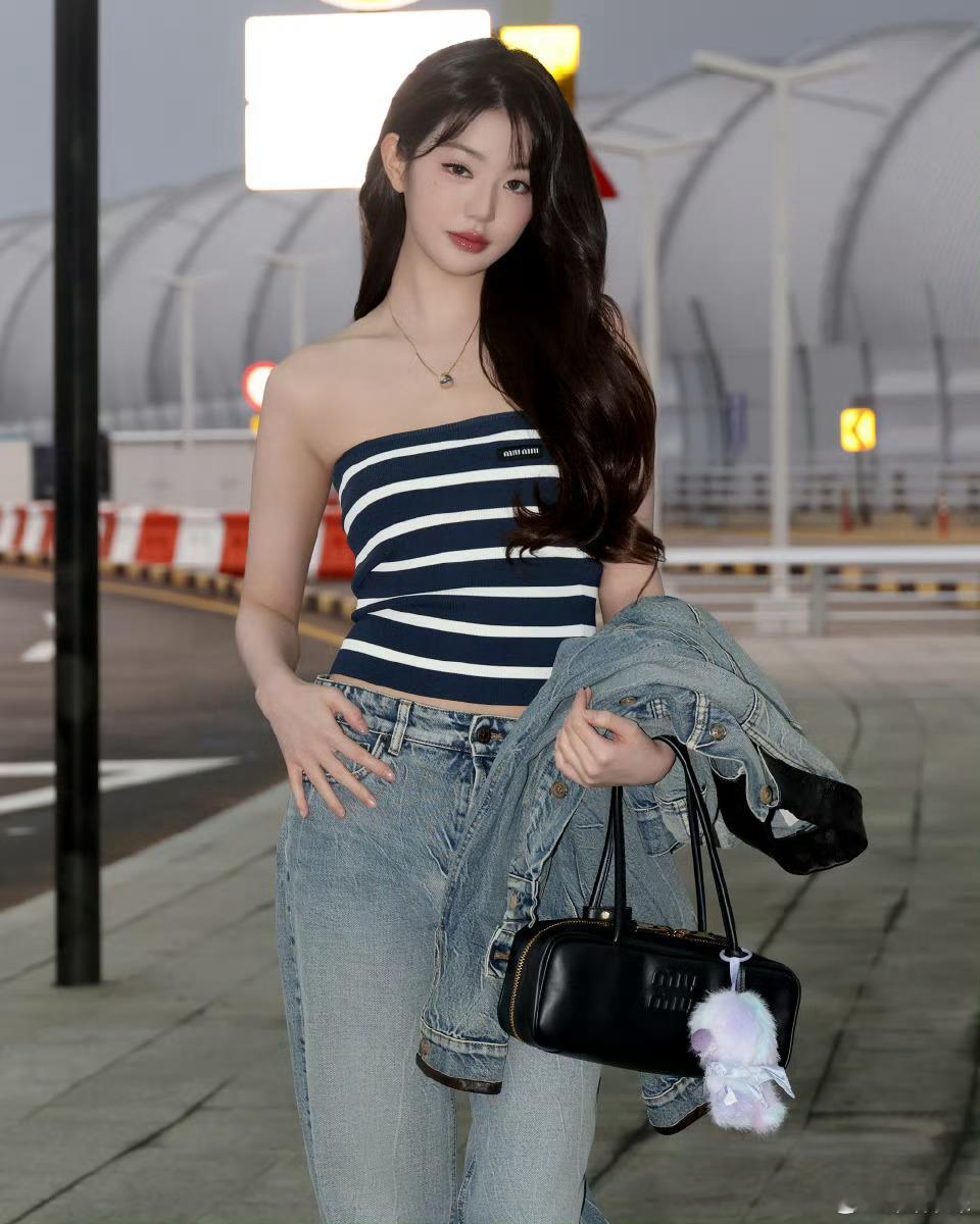 张元英特意把娃娃翻到正面美到无法呼吸的元英[爱心][爱心]​​​