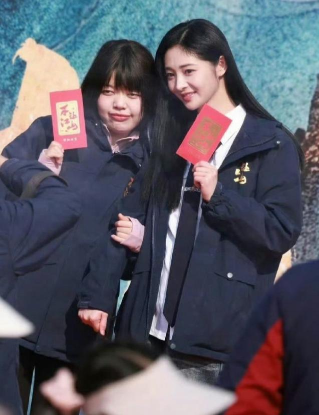 杨洋粉丝抵制厚本进组不让江山！《不让江山》的热搜一波接一波，这部剧官宣的演员阵