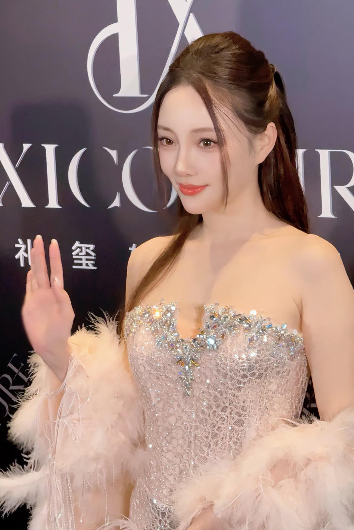 我能接受李小璐岁数大了，我也能接受她独自一人带女儿，但我接受不了她怎么突然之