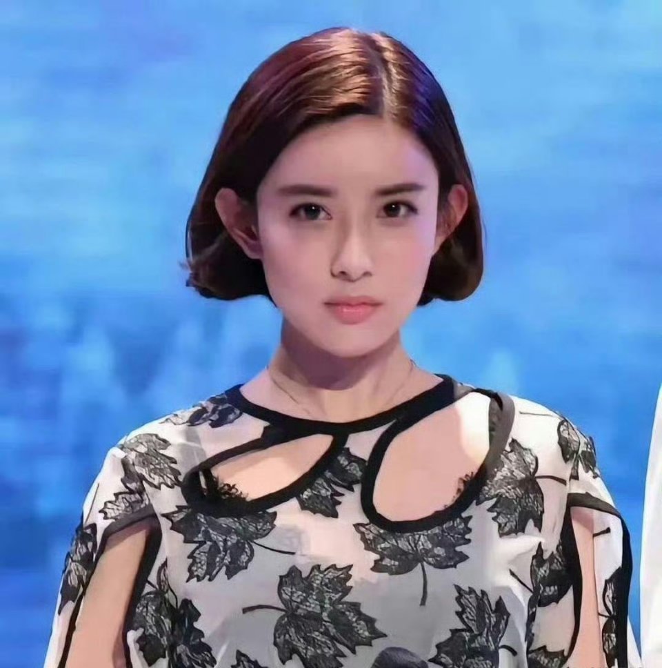 孟子义刚出道就这样，不明白为什么那么多人非说她Do了？​​​