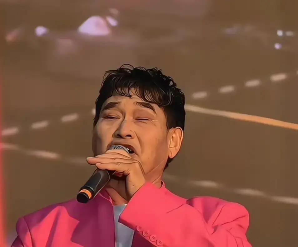 娱乐圈里最让人后背发凉的事不是哪个顶流突然塌房而是像大衣哥朱之文这样