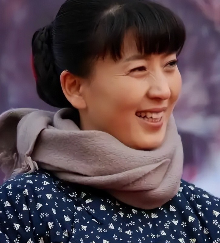 闫学晶奢侈风波这是闫学晶不仅嫌弃我们穷，还嫌弃我们不努力。 作为东北人知道