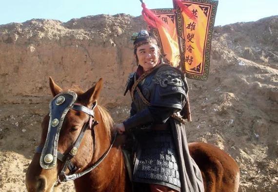 梁山好汉董平为何被称为“英雄双枪将”，却拥有一段鲜为人知的风流龌龊人生？111