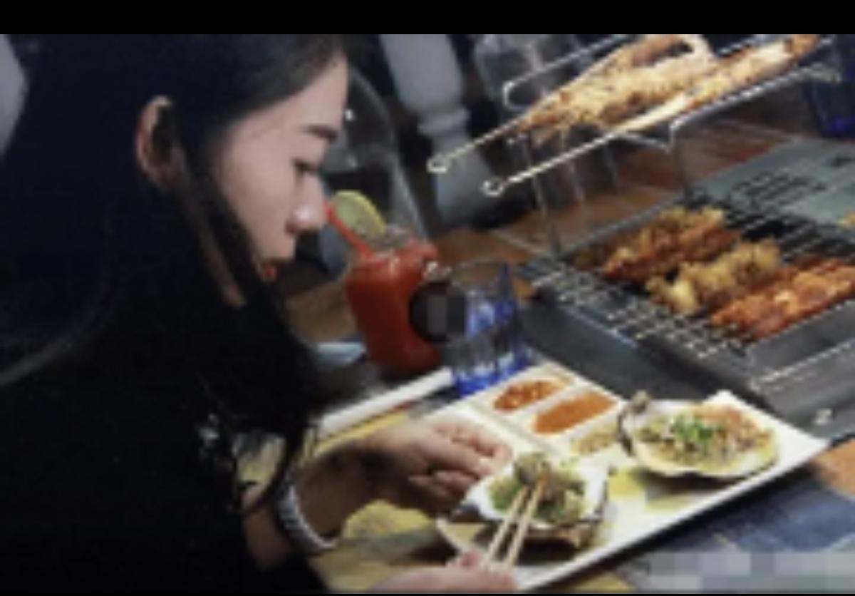 我有个朋友叫老陈，已经退休了。他总给我发信息，约我出去旅游。无奈我暂时没有退休，