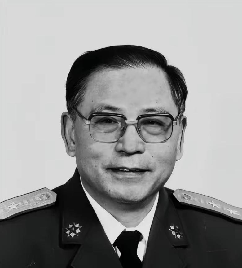 1950年，粟裕正在汇报工作，门突然被撞开。李克农冲进来，声音发颤：“粟裕同志，