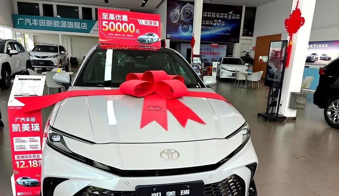 钢板变薄，命还能厚吗？2025年，凯美瑞八代被老车主捧成“开不坏的坦克”