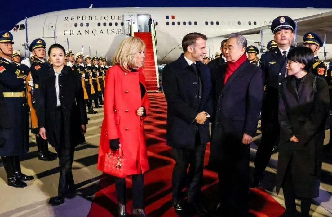 女保镖又出镜了，真飒